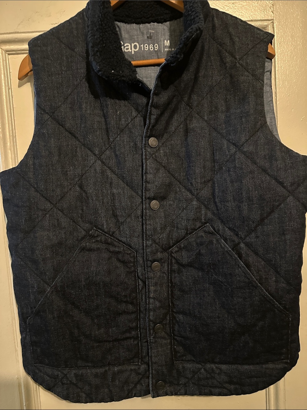 GAP Quilted Denim Vest with Sherpa Collar - Dark Blue. Size M. 29”L x 21”W.
